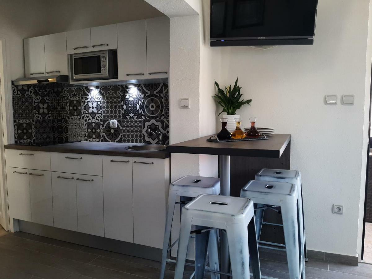 Bella Apartments * Vir